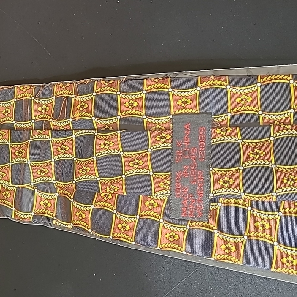 Vintage 1980s 100% silk tie - Picture 2 of 2